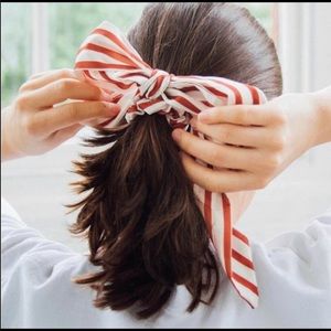 ✨NWT✨Urban Outfitters Darling Draped hair tie